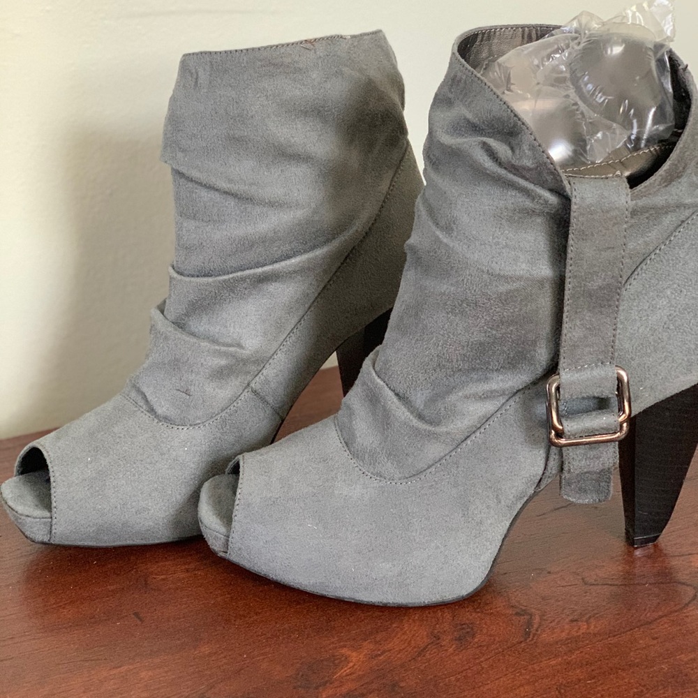 Grey bootie